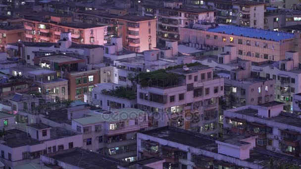 Blick Auf Die Beleuchtete Stadt Vor Sonnenaufgang — Stockvideo