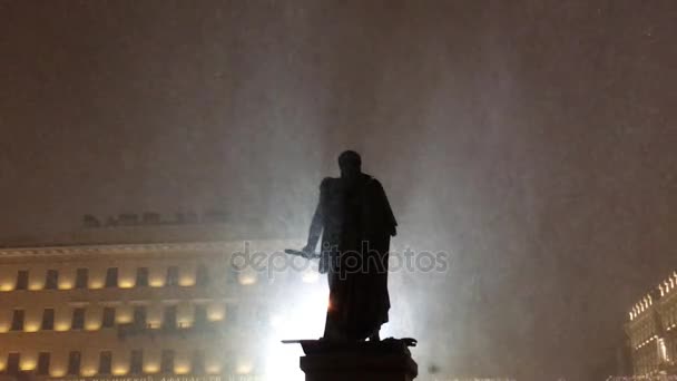 Vista Inferior Monumento Noite Nevasca — Vídeo de Stock