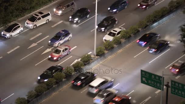 Weergave Van Nacht Verkeer Met Twee Richtingen Voor Verkeer — Stockvideo