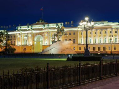 Görünümü, anıt, bronz Süvari Sankt-Petersburg, Rusya gözlemleyerek