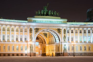 Palace Meydanı, Saint-Petersburg, Rusya Federasyonu Genel Kurmay binasının Görünümü Kapat