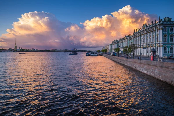 Hermitage Müzesi ve Peter ve Paul fortress, Neva nehir, Saint-Petersburg, Rusya Federasyonu