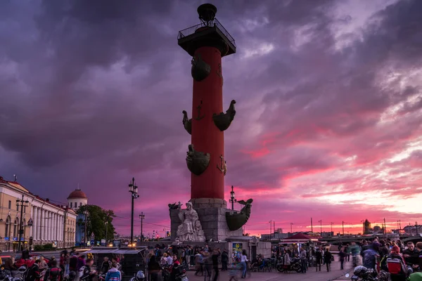 Observeren Van Weergave Van Rostraal Kolom Vasilievsky Eiland Sint Petersburg — Stockfoto