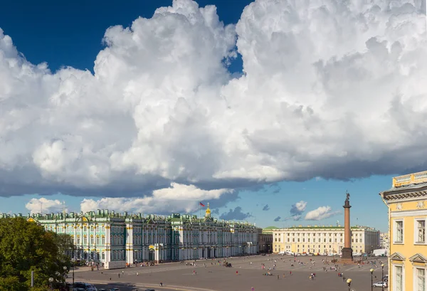 Saray Meydanı havadan görünümü, gündüz, Saint-Petersburg, Rusya Federasyonu.