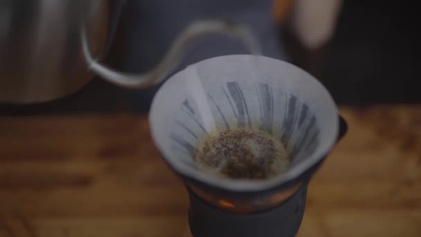 Тщательный Обзор Процесса Вливания Фильтрации Кофе — стоковое видео