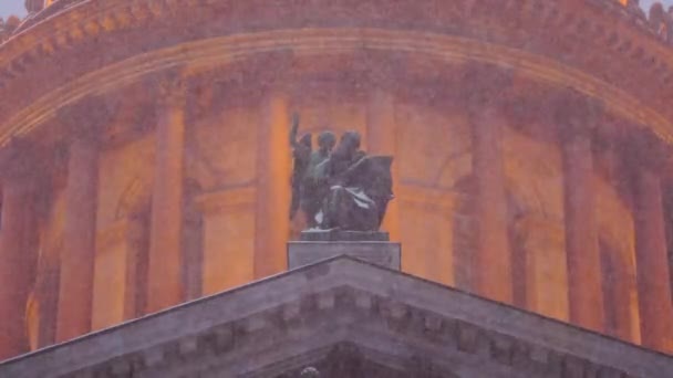 Άποψη Κτιρίου Οροφή Και Λεπτομέρειες Στο Βράδυ Αγία Πετρούπολη Ρωσία — Αρχείο Βίντεο