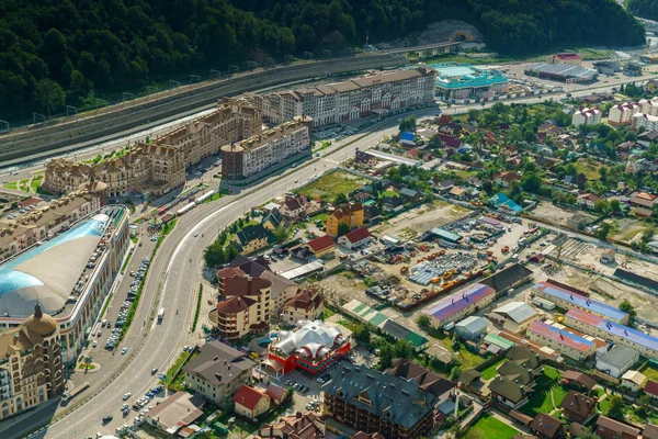 Binalar, taşıma ve ağaçları ile rahat kenti gözlemleyerek 