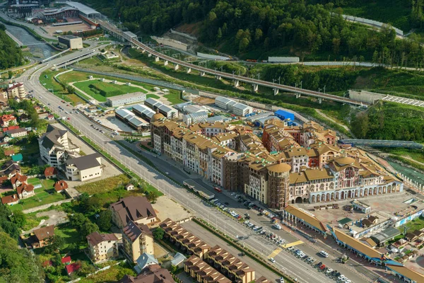 Binalar, taşıma ve ağaçları ile rahat kenti gözlemleyerek 