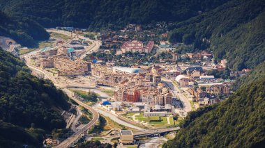 Kenti Obserwing dağlar arasında