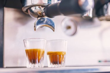 arka plan üzerinde Espresso kahve yapma