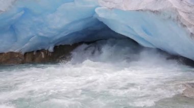 Nigardsbreen Buzulu, Norveç şelale