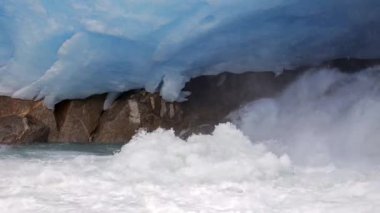 Nigardsbreen Buzulu, Norveç şelale