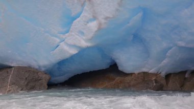 Nigardsbreen Buzulu, Norveç şelale