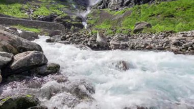 güzel Latefossen şelale, Norveç