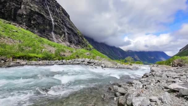 Πανέμορφο Καταρράκτη Latefossen Νορβηγία — Αρχείο Βίντεο