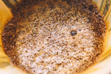 Fincan kahve bira görünümü kadar kapatın