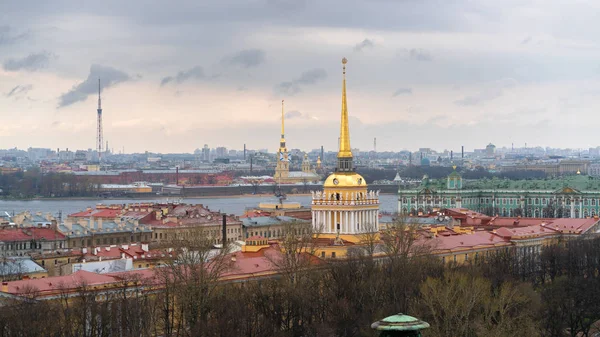 アドミラルティとピーターおよびポールの要塞 サンクトペテルブルク ロシアのパノラマ ビュー — ストック写真