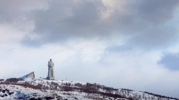 Vista Timelapse Monumento Del Soldado Aliosha Murmansk Rusia — Vídeo de stock