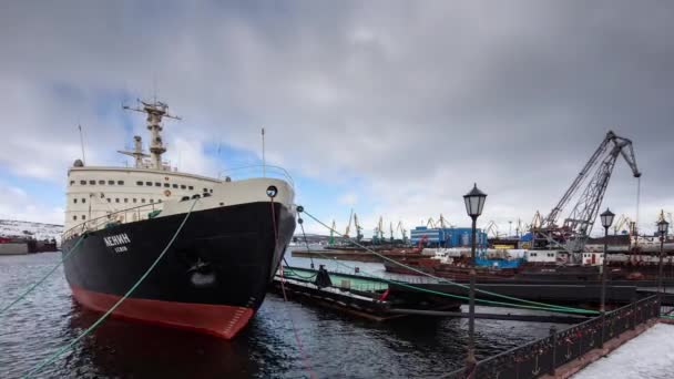 Murmansk Rússia Março 2014 Timelapse View Monument First Atomic Icebreaker — Vídeo de Stock