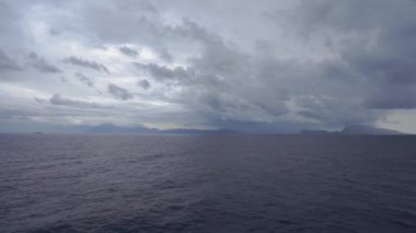 Deniz ve gökyüzünün manzarası 4k