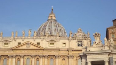 St. Peters katedrali ve dış unsurları Roma 'daki Vatikan şehrinde, İtalya' da 4K 'da.