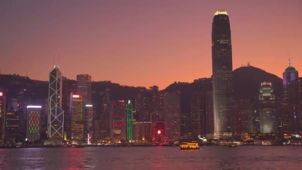 Hong Kong, Čína - 06. 12. 2019: 4k Victoria Harbour panorama v noci — Stock video