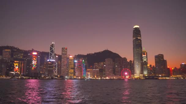 Hong Kong, China - DEC 06, 2019: 4k Victoria harbour skyline à noite — Vídeo de Stock