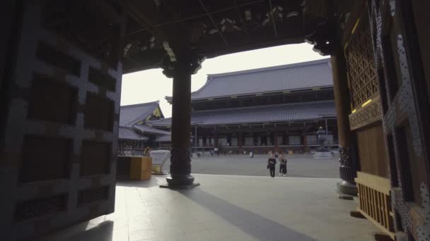 Храм Хигаси-Хонгандзи в Киото, Япония в 4k — стоковое видео