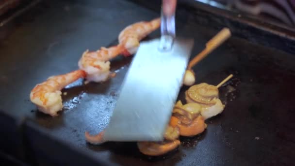 Japanse straat zeevruchten barbecue in Kyoto in 4k — Stockvideo