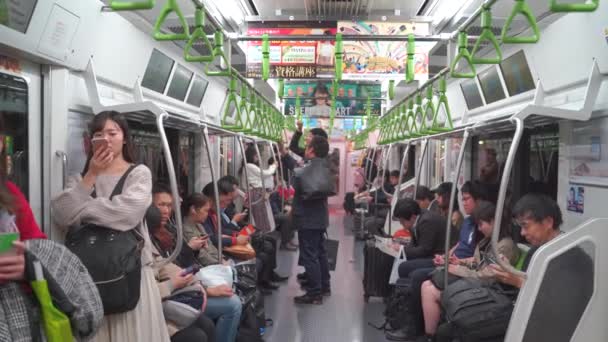 Tokyo, Japan - NOV 10, 2019: Metro subway train during rush hour in subway in 4k — Stock Video