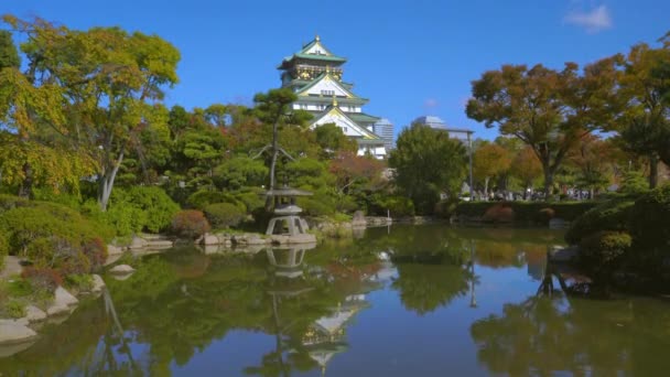 Parque do castelo de Osaka em Osaka, Japão no outono em 4k — Vídeo de Stock