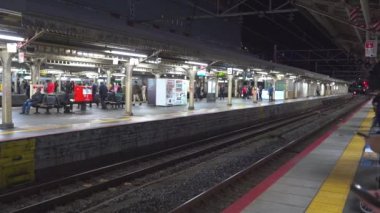 Osaka, Japonya - NOV 05, 2019: 4k içinde JR tren istasyonu