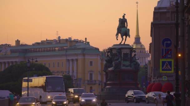 Monumento a Nicolás I en la Plaza de San Isaacs al amanecer — Vídeos de Stock