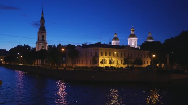 圣彼得堡的白色夜景 7座桥梁或半桥梁和教堂 — 图库视频影像