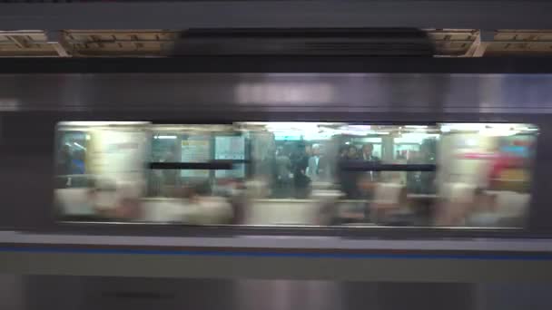 Osaka, Japão - NOV 05, 2019: Estação de trem JR em 4k — Vídeo de Stock