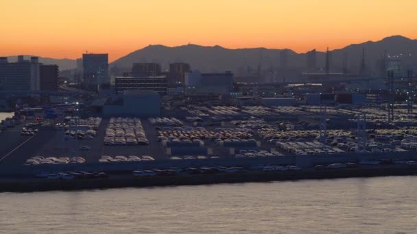 Kobe, Japão - NOV 05, 2019: Um porto com guindastes em Kobe, Japão em 4k — Vídeo de Stock
