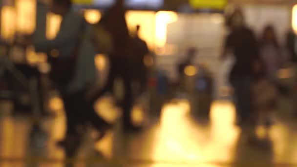 Osaka, Japón - 11 NOV 2019: Vista borrosa de la estación central de Osaka — Vídeo de stock