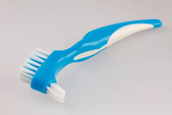 toothbrush for cleaning dentures at home, proper use and storage of dentures