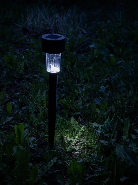Lanterna Jardim Alimentado Por Energia Solar Brilha Noite Lanterna Brilha — Fotografia de Stock