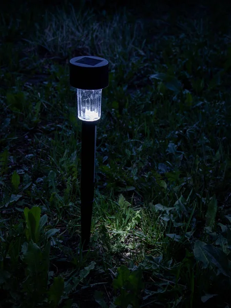 Zonne Energie Tuinzaklamp Gloeit Nachts Zaklamp Gloeit Het Donker — Stockfoto