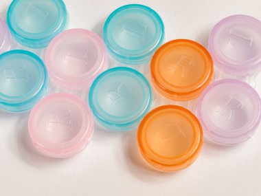 Yumuşak kontak lensler için konteynırlar, çok renkli, plastik, temizlik ve depolama için, kapat