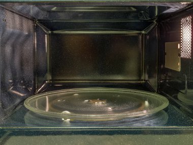 Yemek pişirmek için mikrodalga, içeriyi görmek için