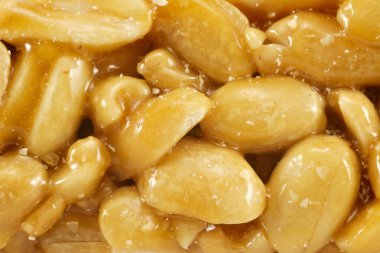 Şeker kaplı kozinak, şeker kaplı fıstıklar, doğu tatlıları yakın çekim makro, brittles