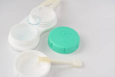 Lens ve lens için hafif arkaplan konteynırı, kontakt lensler için bakım konsepti