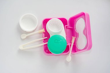 Lens ve lens için hafif arkaplan konteynırı, kontakt lensler için bakım konsepti