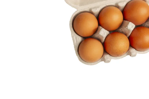 Ovos Galinha Close Isolado Fundo Branco Caixa Papelão Para Transporte — Fotografia de Stock