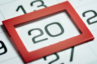 Ayın yirminci günü kırmızı çerçeve yakın çekim makrosu, takvimdeki işaret, yirminci tarih