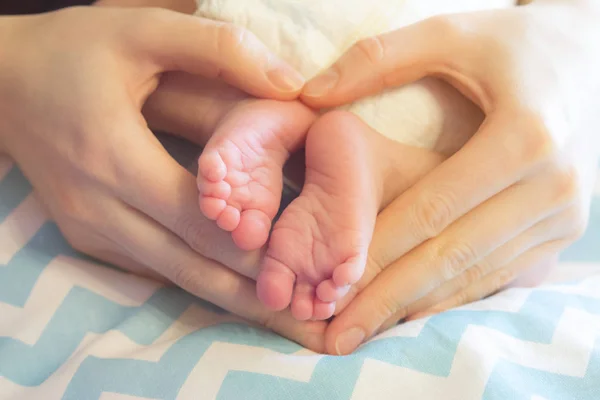 Newborn Baby Legs Mother Hands Folded Heart Concept Motherhood Child — 스톡 사진