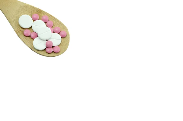 Vícebarevné Tablety Dřevěné Lžíci Bílém Pozadí Izolované Prázdné Modelové Kopírovací — Stock fotografie