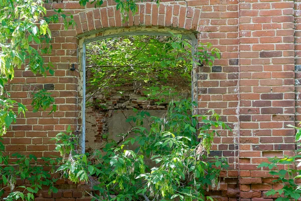 Old Crumbling Brick Building Dilapidated Abandoned — Stock Photo, Image